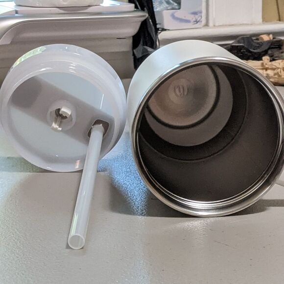 Stanley 40 oz Quencher Flow State Stainless Steel Vacuum Insulated Tumbler - Picture 4 of 12